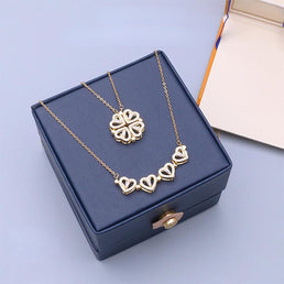 Pour Noël, offrez-lui votre cœur avec un collier représentatif de votre amour. - {{ nvicy }}